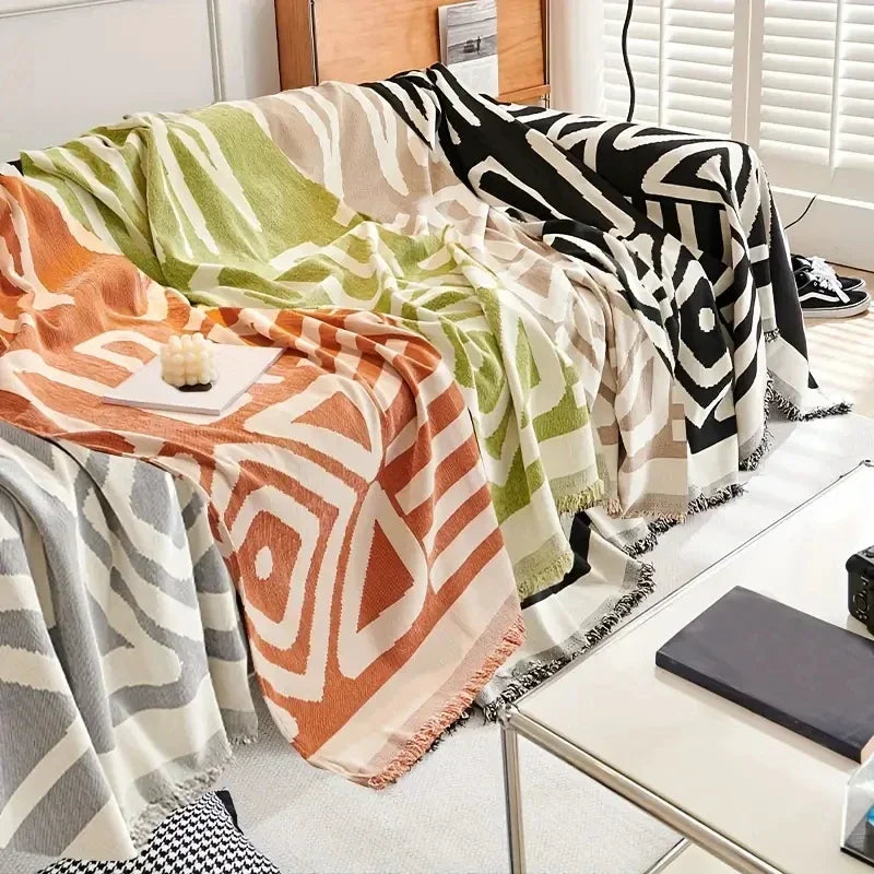 Copridivano con nappine decorative