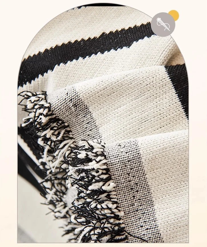 Copridivano con nappine decorative