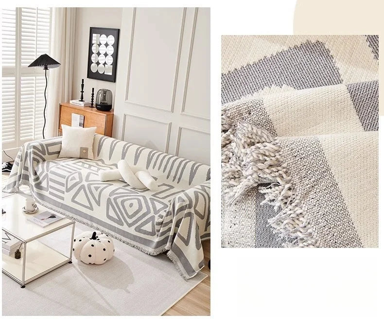 Copridivano con nappine decorative