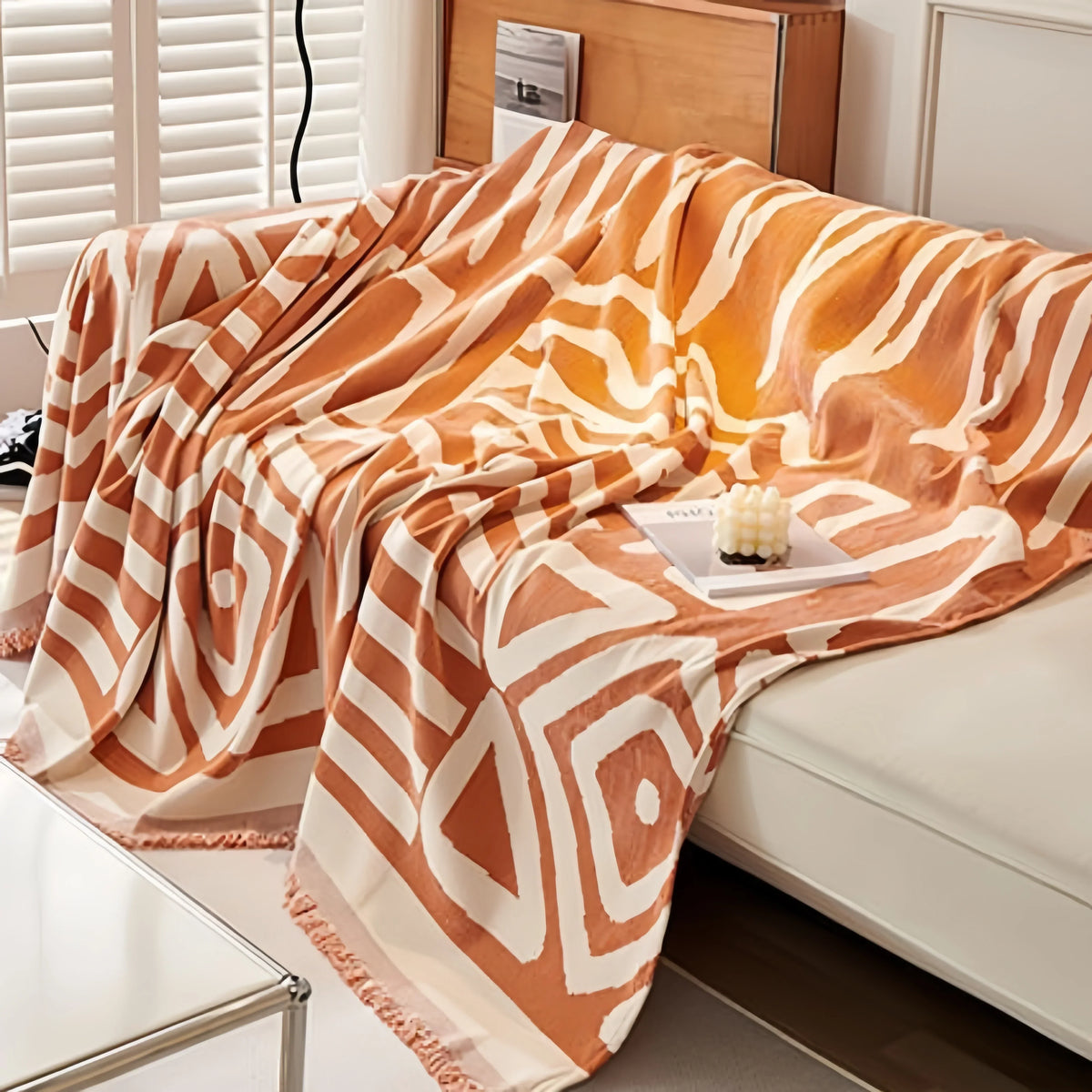 Copridivano con nappine decorative