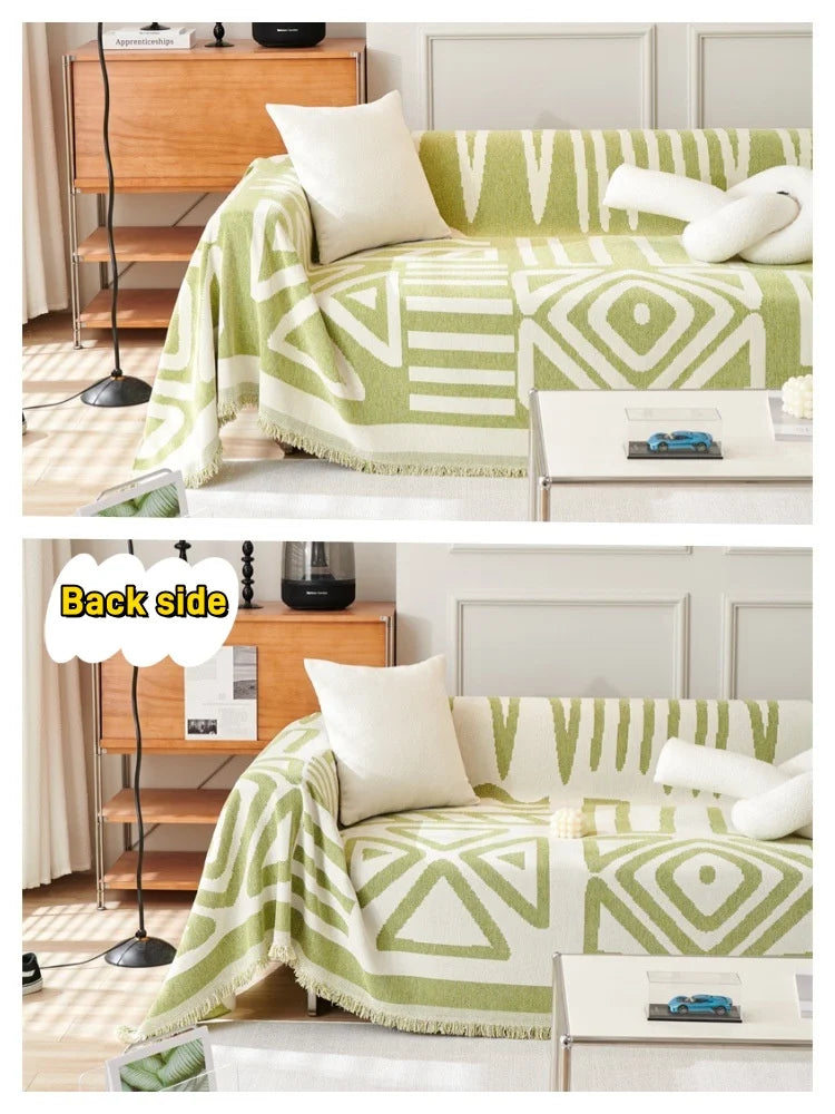 Copridivano con nappine decorative