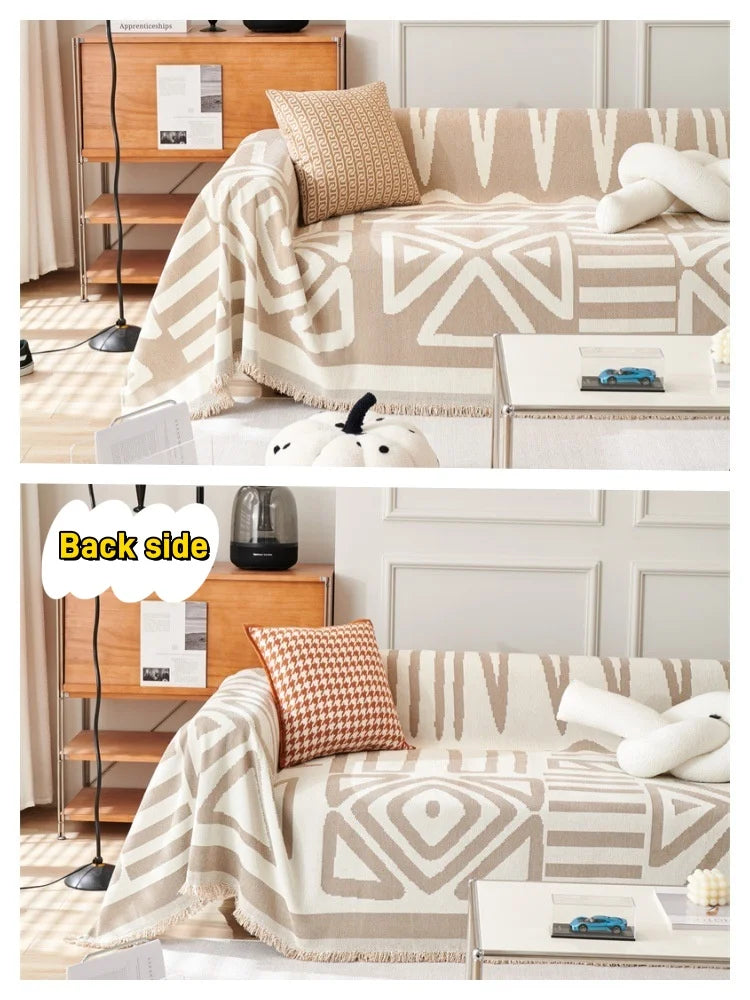 Copridivano con nappine decorative