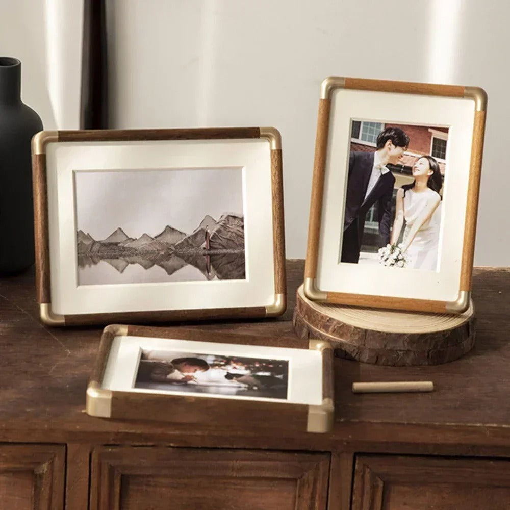 Cornice portafoto da tavolo in legno massello con angoli in ottone per scrivania e mensola, orientamento orizzontale o v