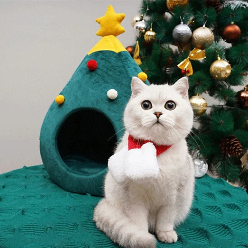 Cuccia natalizia ad albero per gatti CozyTree Haven