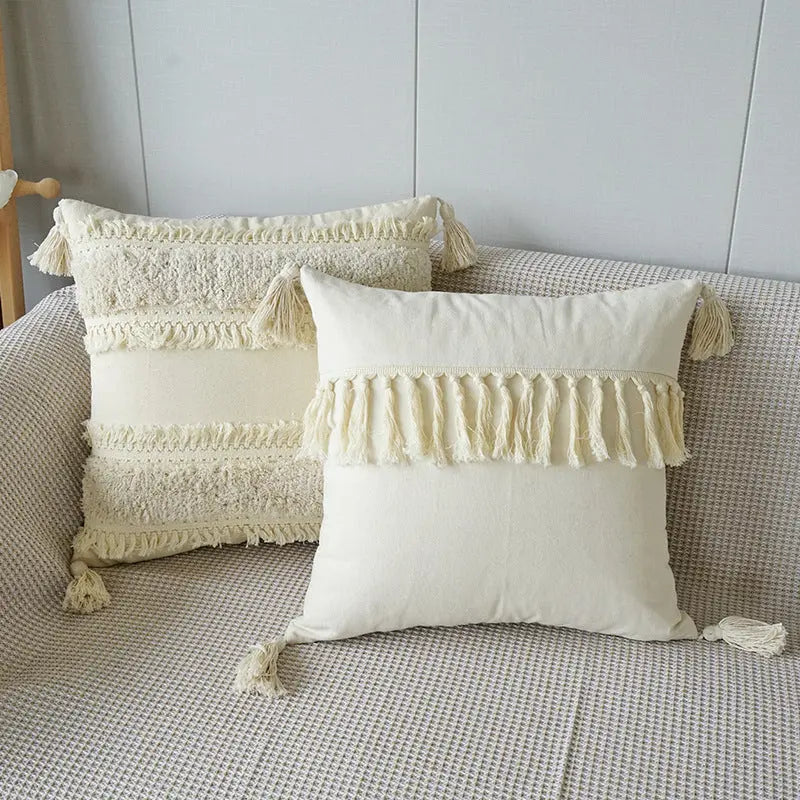 Cuscino decorativo con trama in rilievo e frange