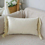 Cuscino decorativo con trama in rilievo e frange