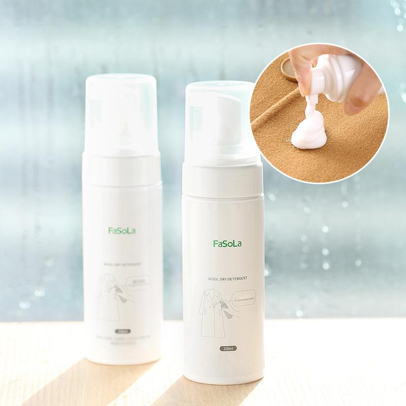 Detergente spray per abbigliamento e tessuti