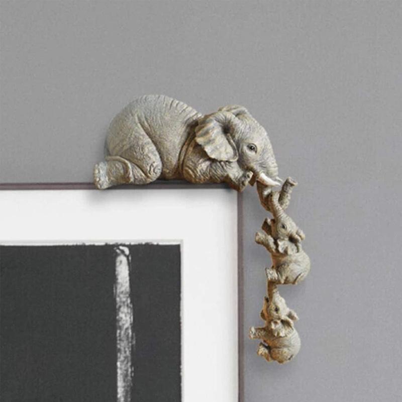 Elefanti seduti decorativi dipinti a mano