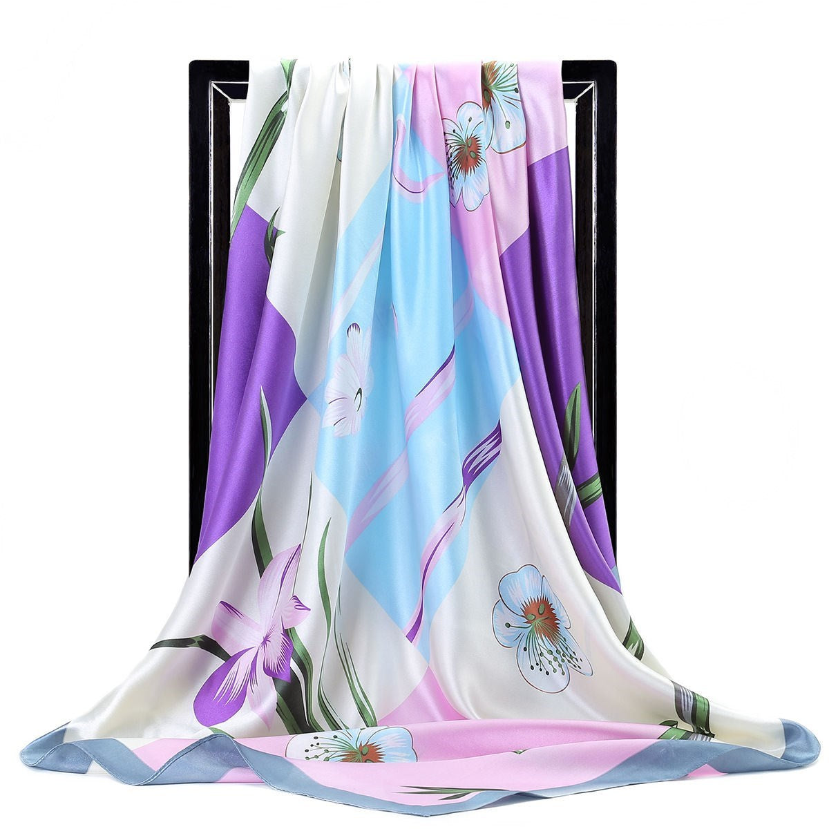 Foulard quadrato in seta effetto seta — versatile e raffinato