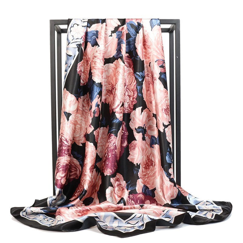Foulard quadrato in seta effetto seta — versatile e raffinato