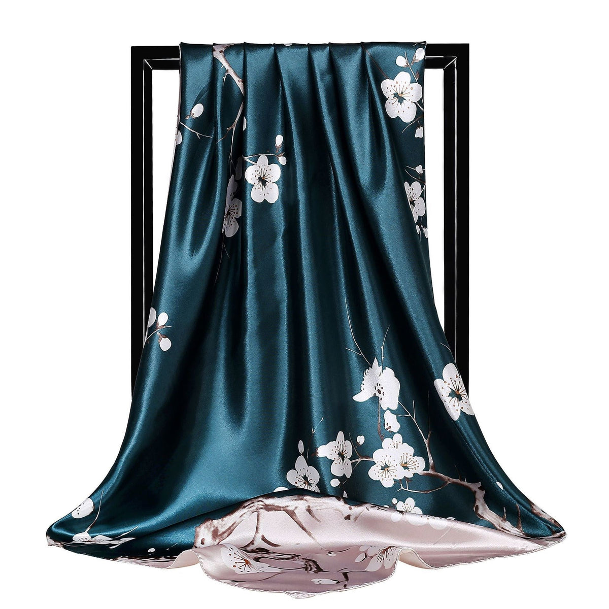 Foulard quadrato in seta effetto seta — versatile e raffinato