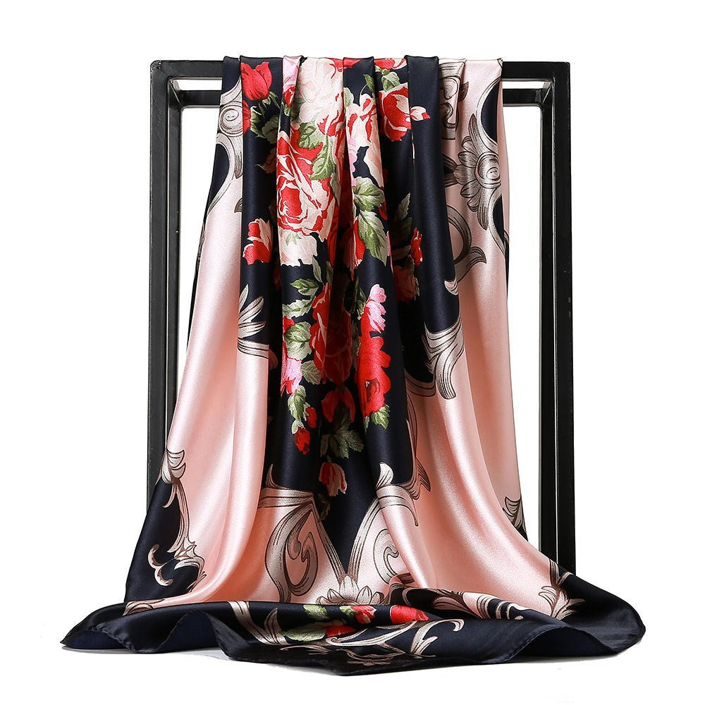 Foulard quadrato in seta effetto seta — versatile e raffinato