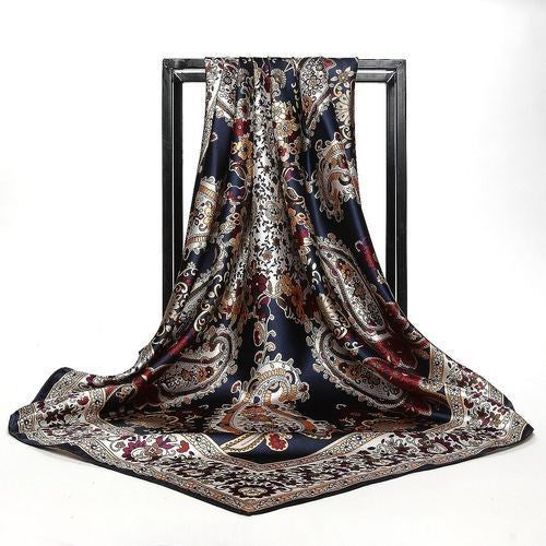 Foulard quadrato in seta effetto seta — versatile e raffinato
