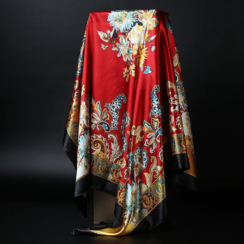 Foulard quadrato in seta effetto seta — versatile e raffinato