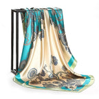 Foulard quadrato in seta effetto seta — versatile e raffinato