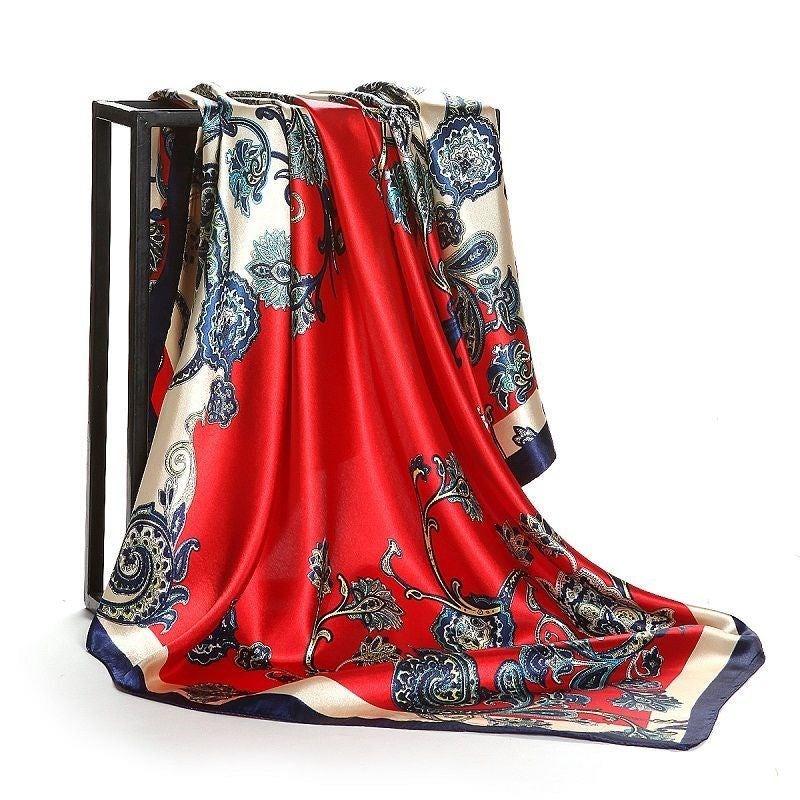Foulard quadrato in seta effetto seta — versatile e raffinato