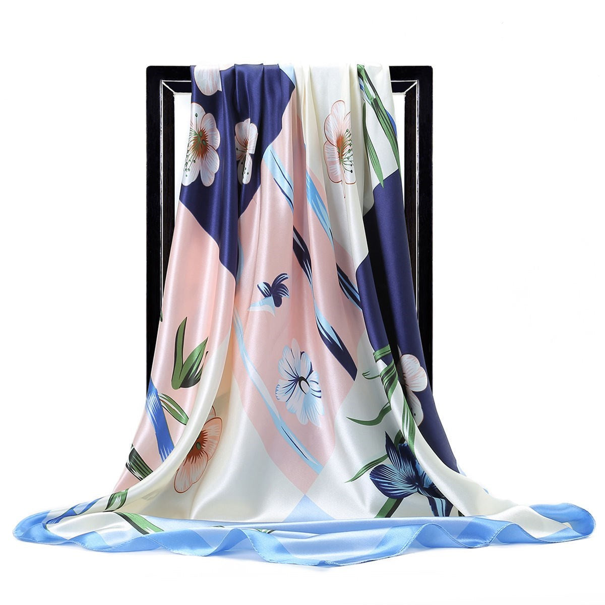 Foulard quadrato in seta effetto seta — versatile e raffinato