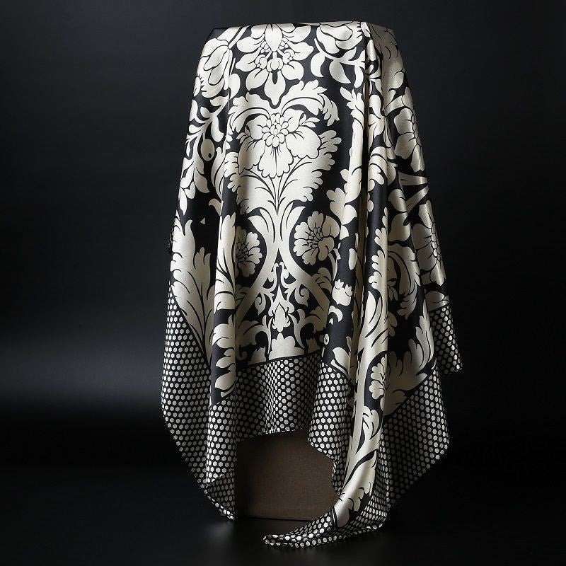 Foulard quadrato in seta effetto seta — versatile e raffinato