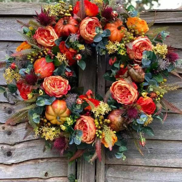 Ghirlanda autunnale con zucche e fiori
