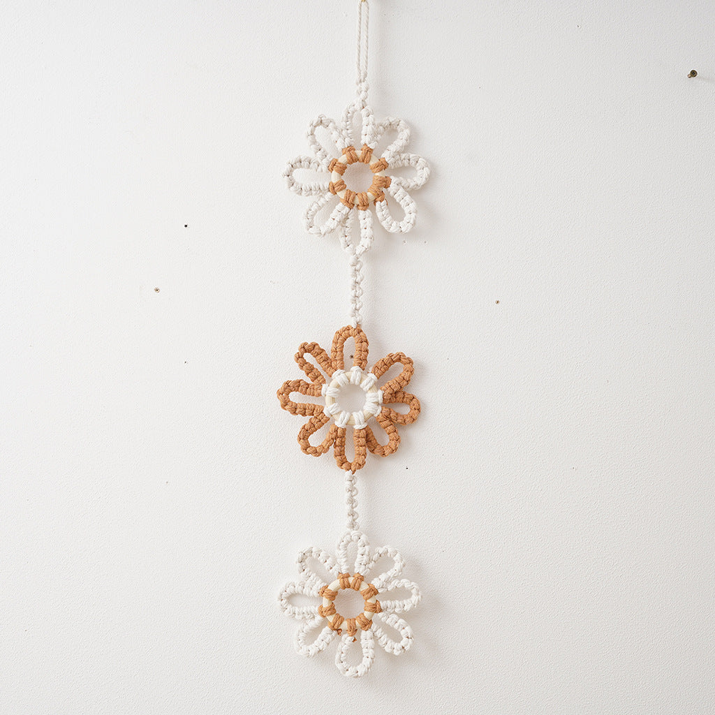 Ghirlanda decorativa macramè con fiori