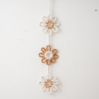 Ghirlanda decorativa macramè con fiori