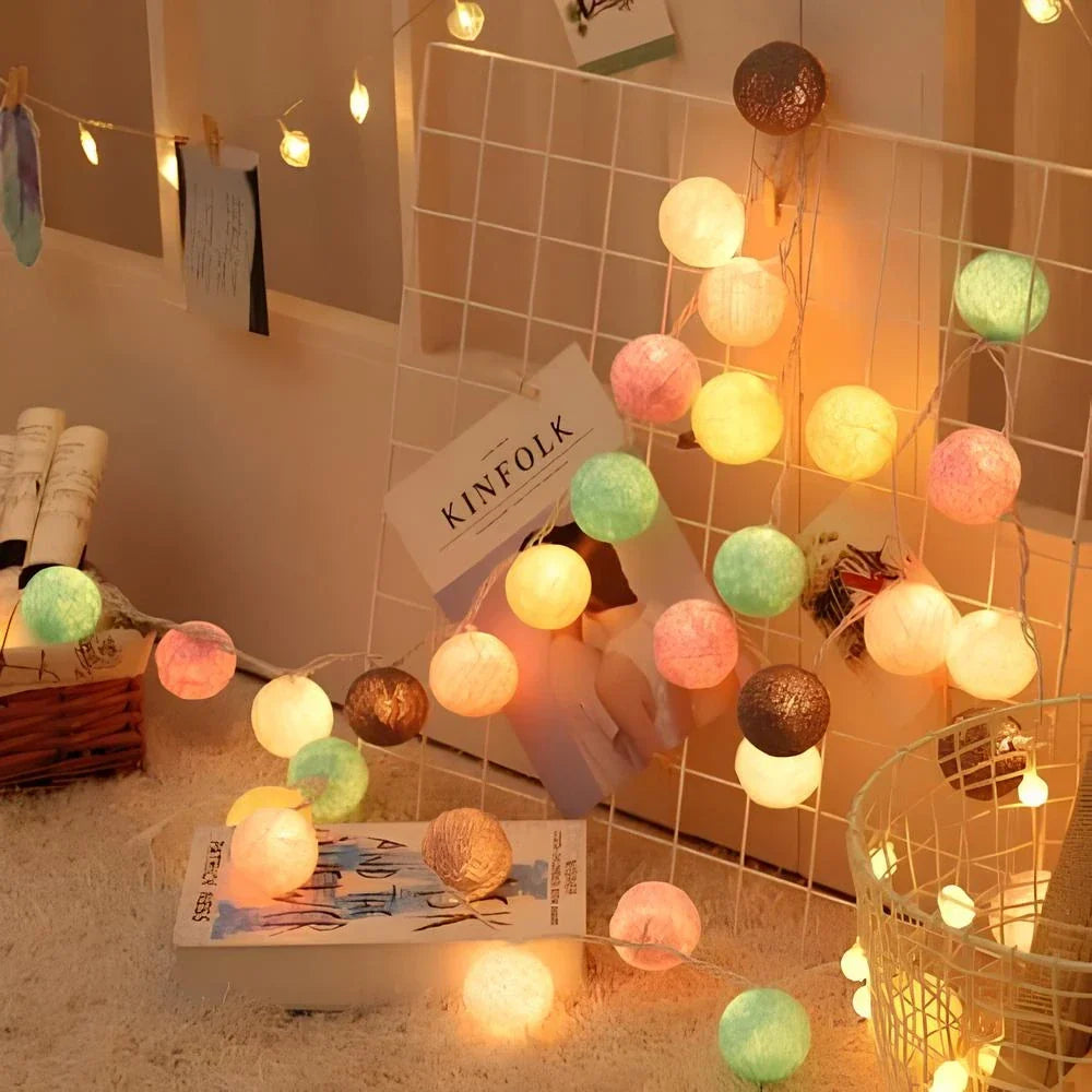 Ghirlanda luminosa con palline di cotone
