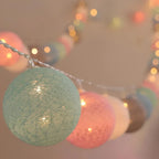 Ghirlanda luminosa con palline di cotone
