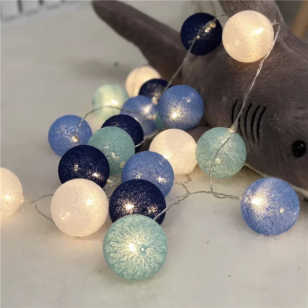 Ghirlanda luminosa con palline di cotone