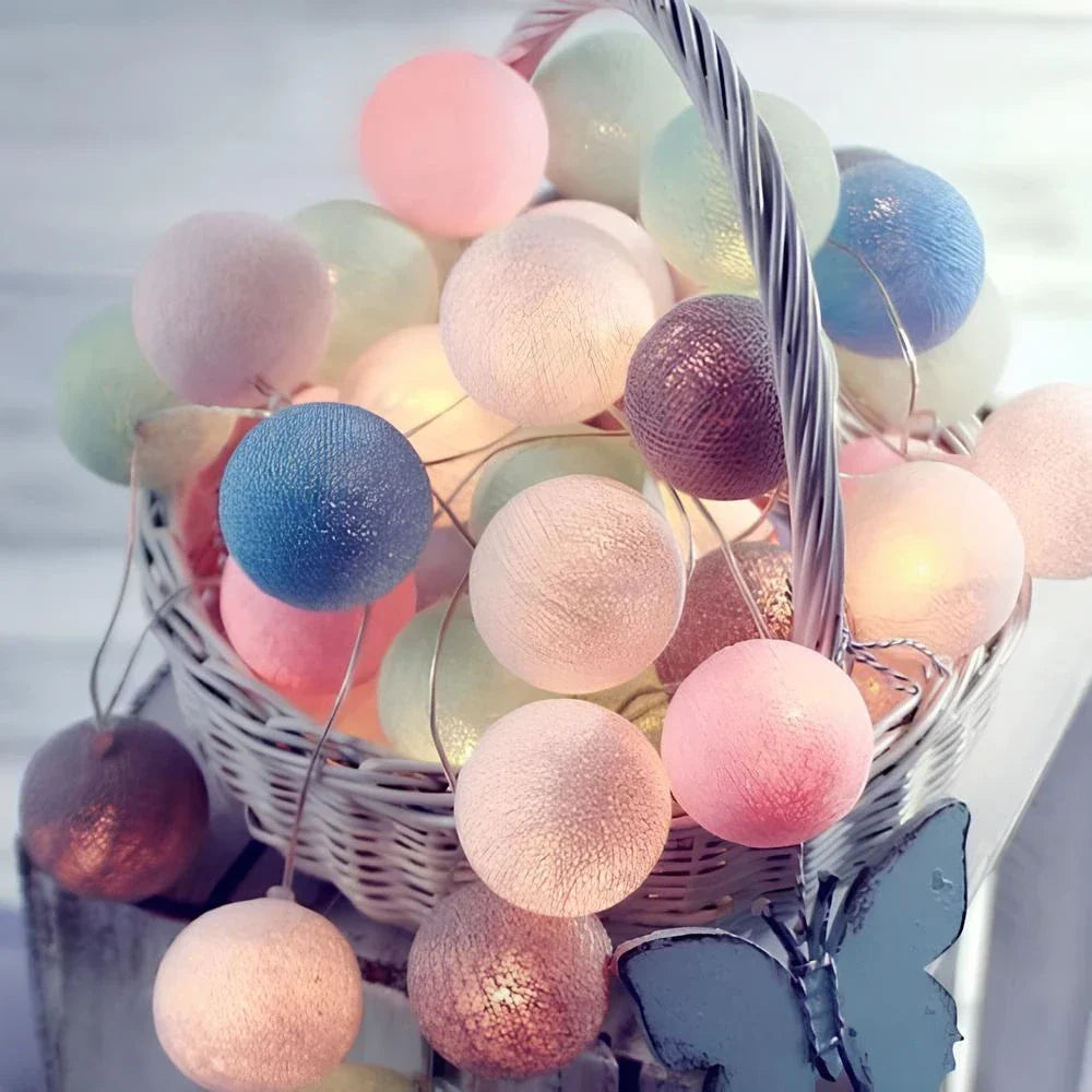Ghirlanda luminosa con palline di cotone