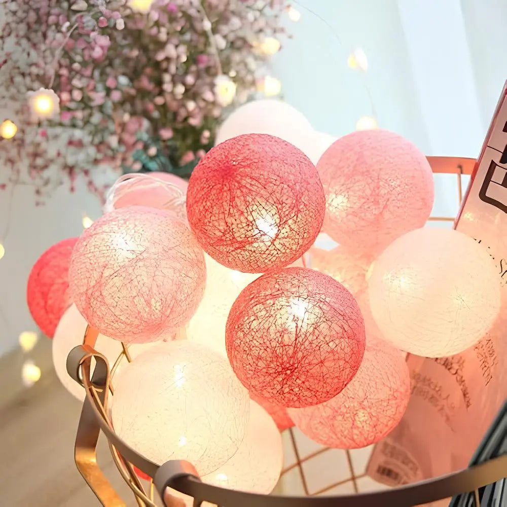 Ghirlanda luminosa con palline di cotone
