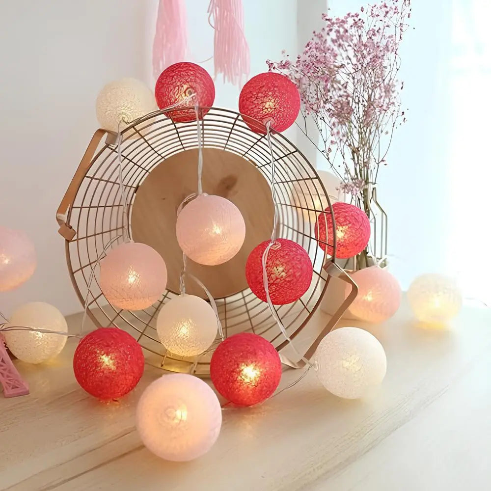 Ghirlanda luminosa con palline di cotone