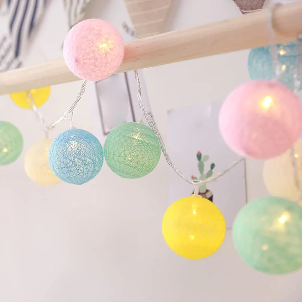 Ghirlanda luminosa con palline di cotone