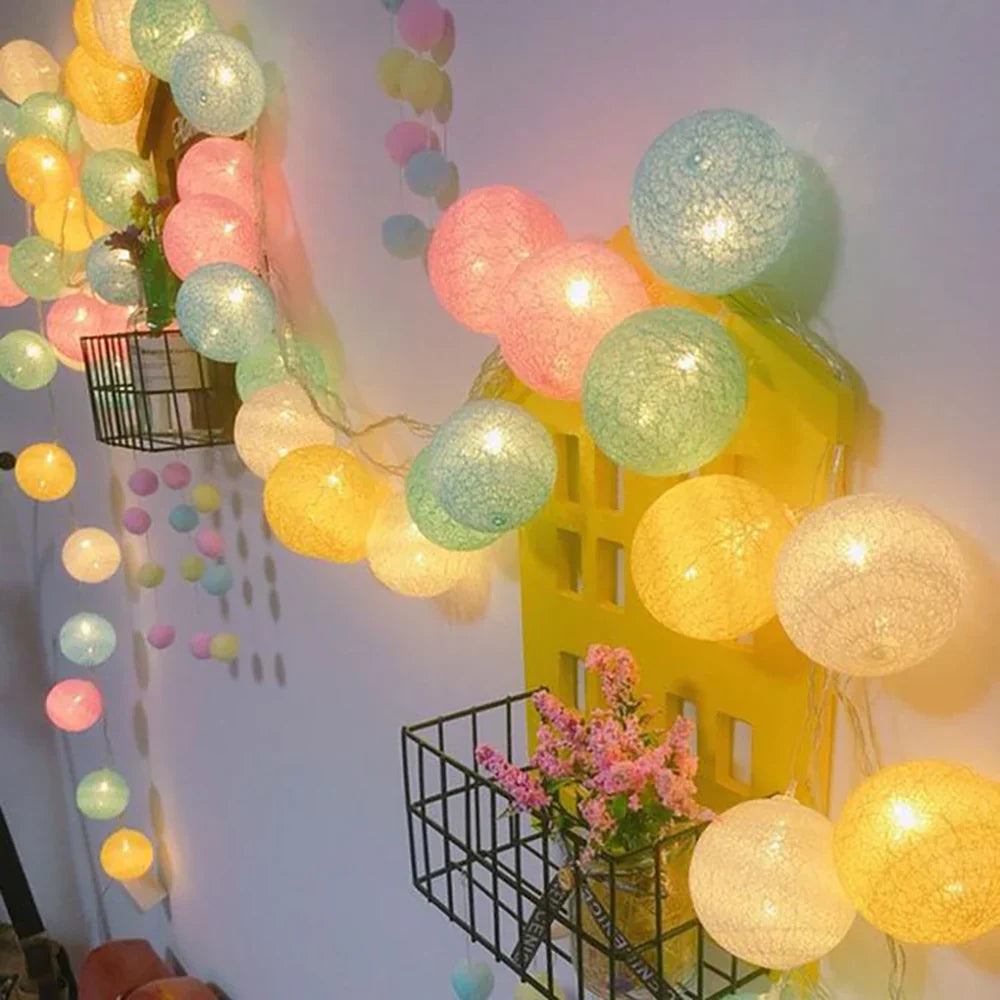 Ghirlanda luminosa con palline di cotone
