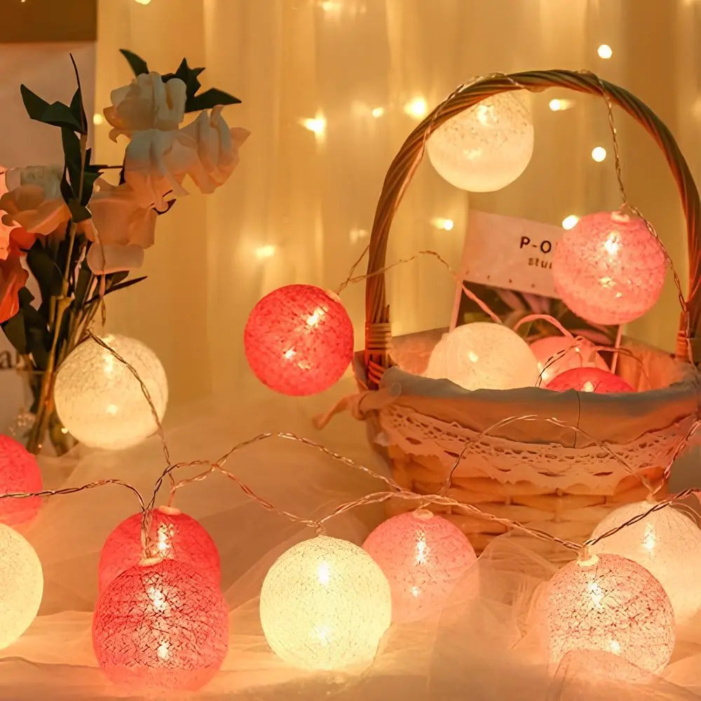Ghirlanda luminosa con palline di cotone