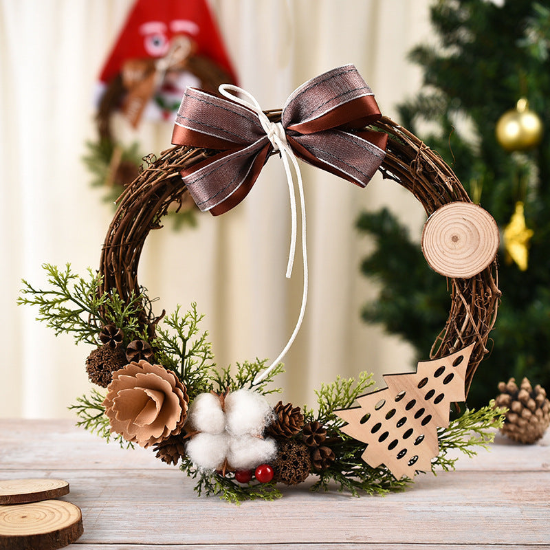 Ghirlanda natalizia decorativa in legno e rattan