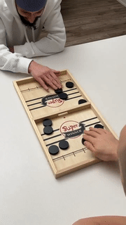 Gioco da tavolo con fionda e pedine