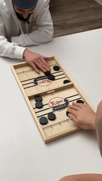 Gioco da tavolo con fionda e pedine