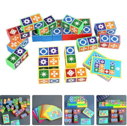 Gioco di costruzioni con blocchi colorati per bambini