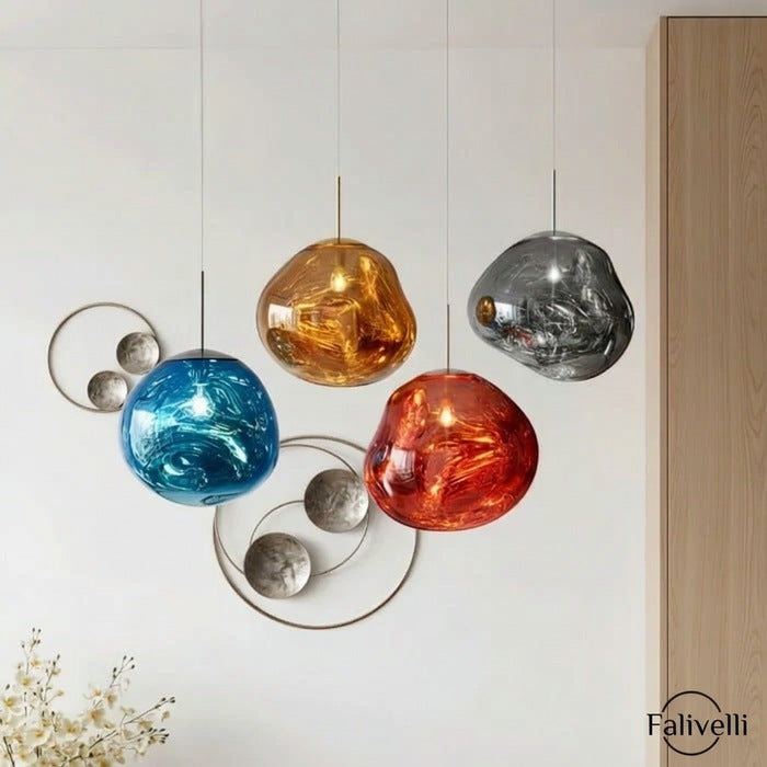 Jessamy | Lampada a sospensione globo in acrilico effetto fuso con finitura specchiata per sala da pranzo e cucina