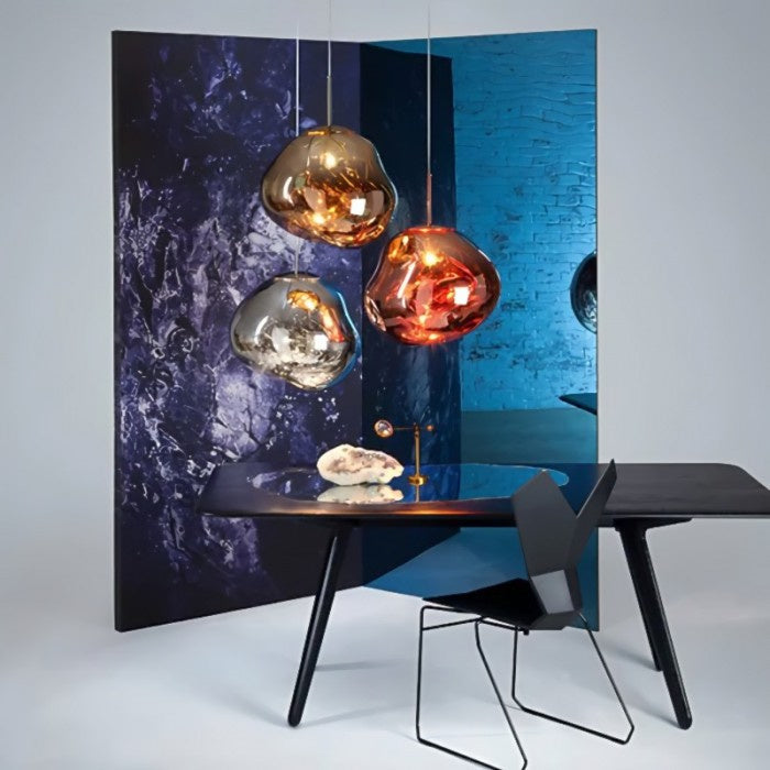 Jessamy | Lampada a sospensione globo in acrilico effetto fuso con finitura specchiata per sala da pranzo e cucina