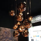 Jessamy | Lampada a sospensione globo in acrilico effetto fuso con finitura specchiata per sala da pranzo e cucina