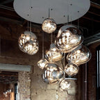 Jessamy | Lampada a sospensione globo in acrilico effetto fuso con finitura specchiata per sala da pranzo e cucina