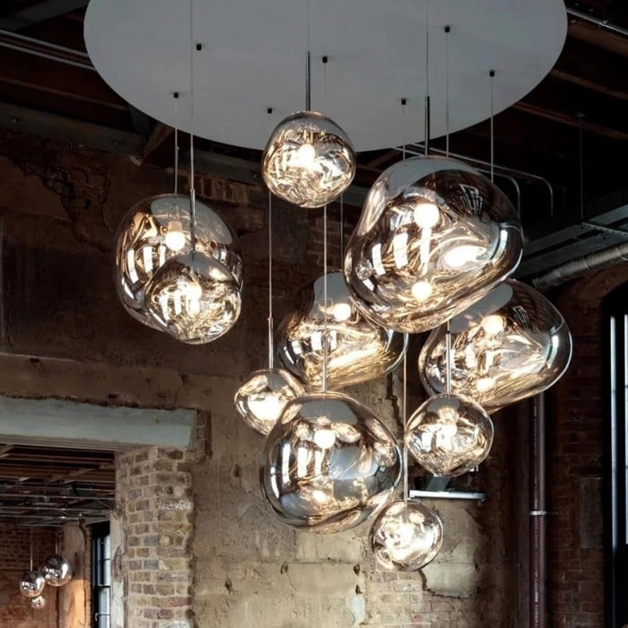 Jessamy | Lampada a sospensione globo in acrilico effetto fuso con finitura specchiata per sala da pranzo e cucina