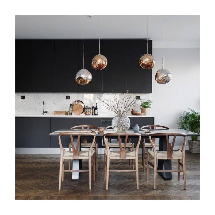 Jessamy | Lampada a sospensione globo in acrilico effetto fuso con finitura specchiata per sala da pranzo e cucina
