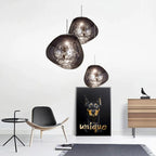 Jessamy | Lampada a sospensione globo in acrilico effetto fuso con finitura specchiata per sala da pranzo e cucina