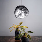 Jessamy | Lampada a sospensione globo in acrilico effetto fuso con finitura specchiata per sala da pranzo e cucina