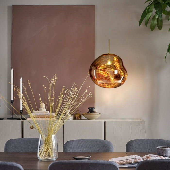 Jessamy | Lampada a sospensione globo in acrilico effetto fuso con finitura specchiata per sala da pranzo e cucina