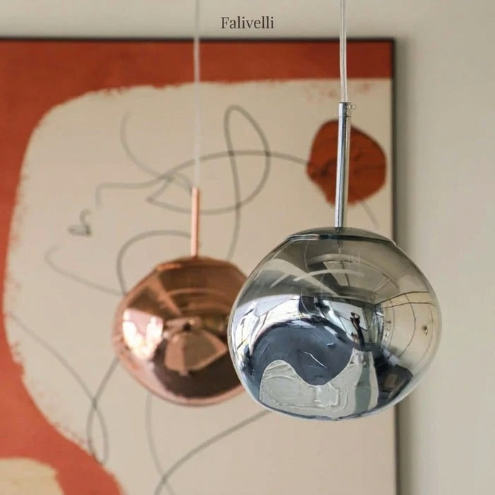 Jessamy | Lampada a sospensione globo in acrilico effetto fuso con finitura specchiata per sala da pranzo e cucina