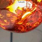 Jessamy | Lampada a sospensione globo in acrilico effetto fuso con finitura specchiata per sala da pranzo e cucina