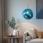 Jessamy | Lampada a sospensione globo in acrilico effetto fuso con finitura specchiata per sala da pranzo e cucina